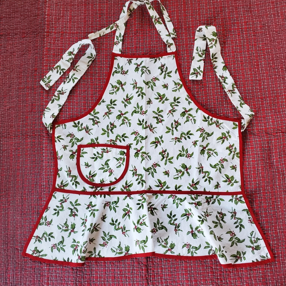 Williams Sonoma Festive Apron with Red and Green Holly Design NWOT